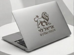 חריטה בלייזר על לפטופ